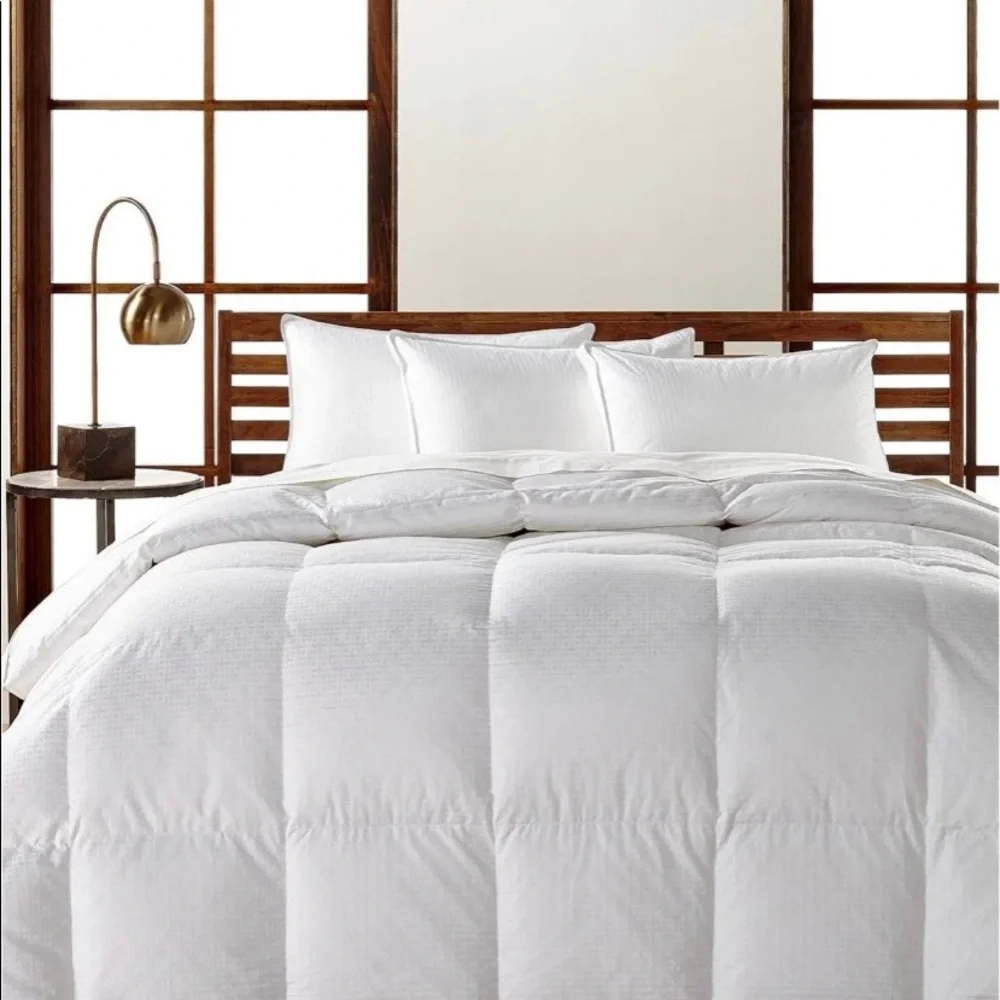 Hotel Collection Goose down comforter medium Weight queen used